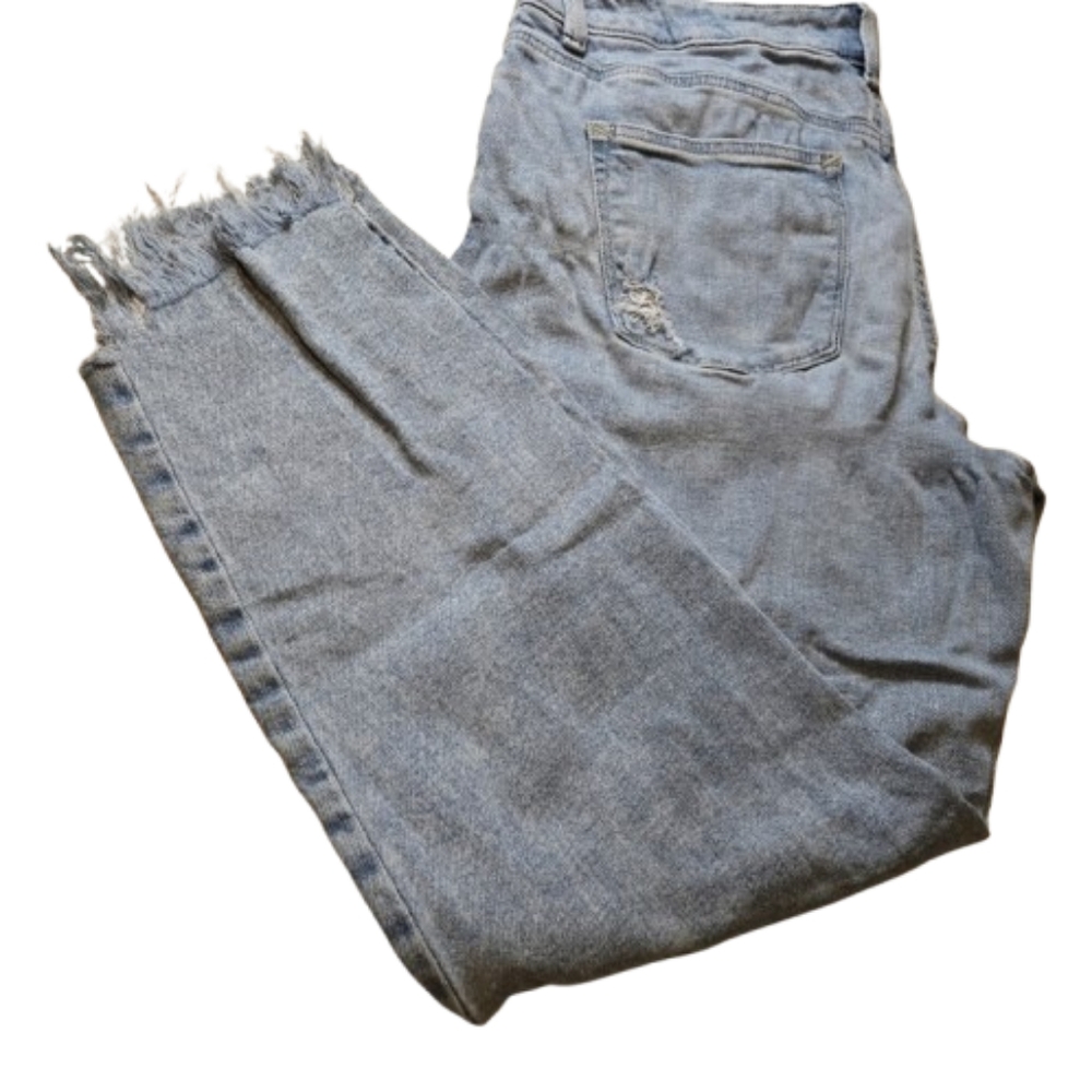 Maurices Distressed Light Wash Straight Jeans Size 16